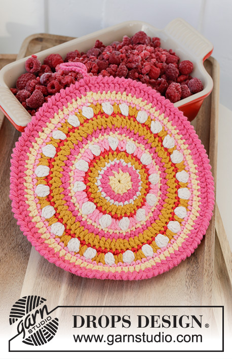 Spring Circle Potholders / DROPS Extra 0-1600 - Crocheted pot holders in DROPS Paris. Piece is worked in the round from the middle and outwards with stripes and bobbles. Theme: Easter.