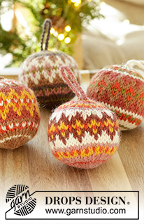 Jolly Holly Days / DROPS Extra 0-1607 - Bombki świąteczne na drutach, z włóczki DROPS Lima. Przerabiane na okrągło, od dołu do góry, z żakardem norweskim. Temat: Boże Narodzenie.