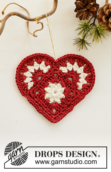 By Heart / DROPS Extra 0-1611 - Gehaakt hart kerstdecoratie in DROPS Muskat. Thema: Kerst.