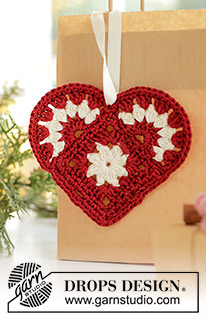 By Heart / DROPS Extra 0-1611 - Crocheted heart Christmas decoration in DROPS Muskat. Theme: Christmas.