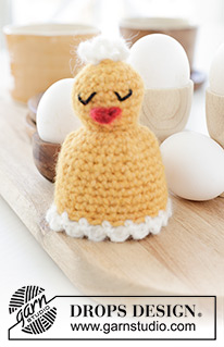 Happy Easter Hatch / DROPS Extra 0-1624 - Osłonka na jajko kurczaczek na szydełku z włóczki DROPS Air. Temat: Wielkanoc.