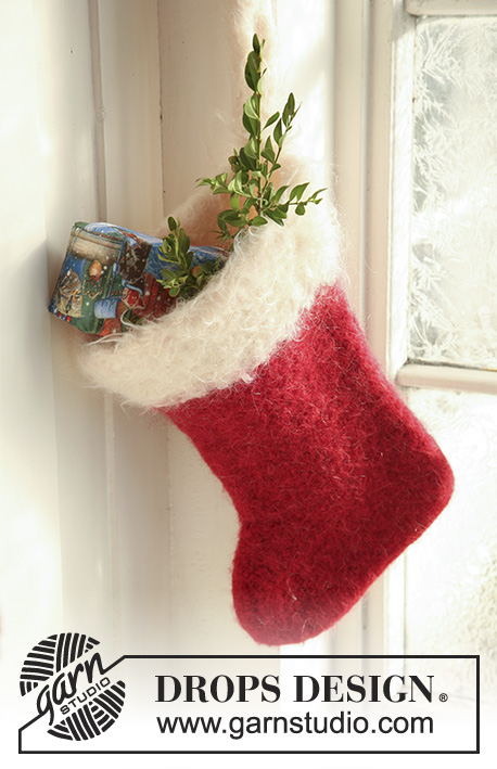 Santa's Sock / DROPS Extra 0-510 - Gebreide en gevilte Kerstsok van Snow en Puddel of Snow en Alpaca Bouclé.