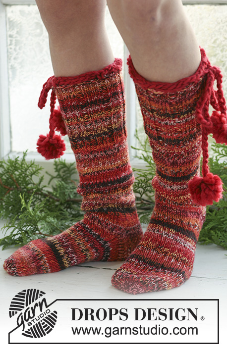 DROPS Extra 0-512 - Knitted stocks for children and adult in 2 threads DROPS Fabel. Socks are worked with strings and pompoms. Size 35 - 43. Theme: Christmas 