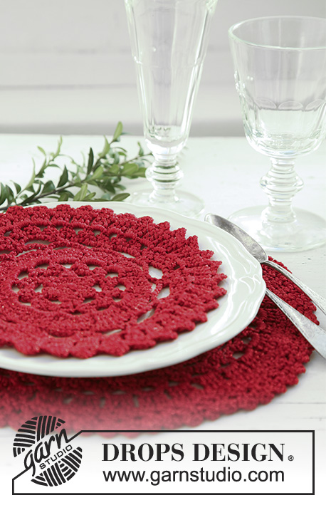 Julefrokost / DROPS Extra 0-514 - Crochet place mat, doily and serviette ring in DROPS Cotton Viscose and DROPS Glitter.  Theme: Christmas