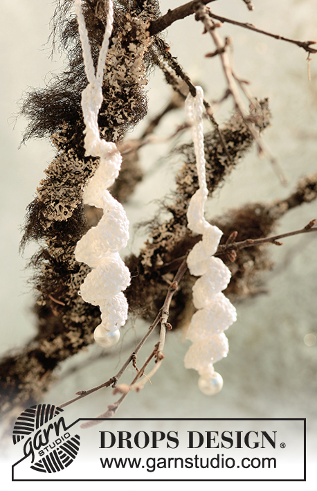 Snow Curls / DROPS Extra 0-528 - Cristales de hielo DROPS a ganchillo con ”Cotton Viscose”.