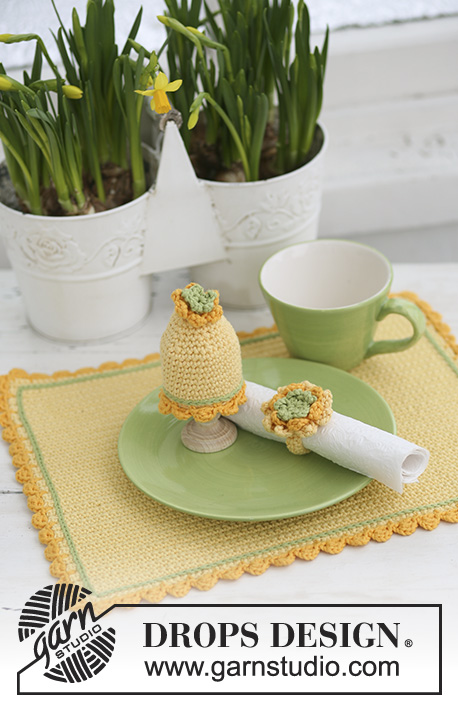 Buongiorno / DROPS Extra 0-544 - Crochet DROPS place mat, egg warmer and serviette ring for your Easter lunch in ”Paris”.