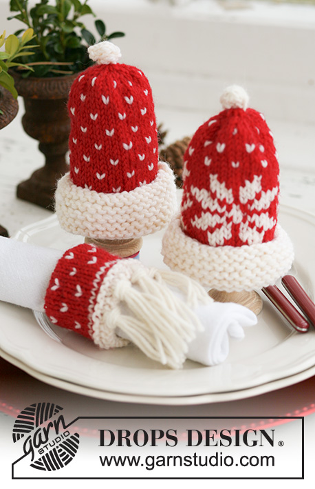 Nissetopp / DROPS Extra 0-580 - Knitted egg warmer and napkin ring in DROPS Karisma. Egg warmer is worked as a christmas hat and napkin ring is worked as a christmas scarf. Theme: Christmas 
