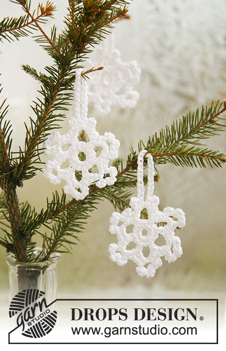 Snow Blossoms / DROPS Extra 0-585 - Copos de nieve navideños DROPS en ”Cotton Viscose”.