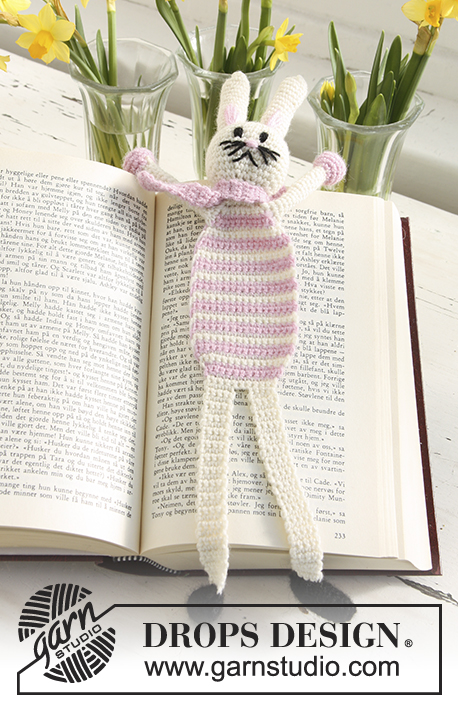 Bella, the Book Bunny / DROPS Extra 0-633 - Gehäkeltes DROPS Buchzeichen (Hase) in ”Alpaca” für den Osterkrimi. 