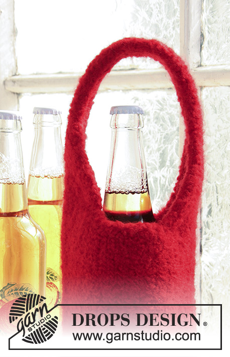 Take Me Home / DROPS Extra 0-729 - Strikket og filtet flaskeskjuler til vinflaske i DROPS Snow. Arbejdet strikkes med hank og kan benyttes som taske eller gavepose til vinflaske. Tema: Jul