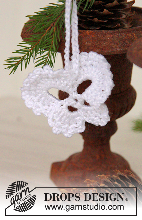 Lucifer / DROPS Extra 0-733 - Décoration de sapin de Noël crochetée en DROPS Cotton Viscose: Ange. Thème: Noël.