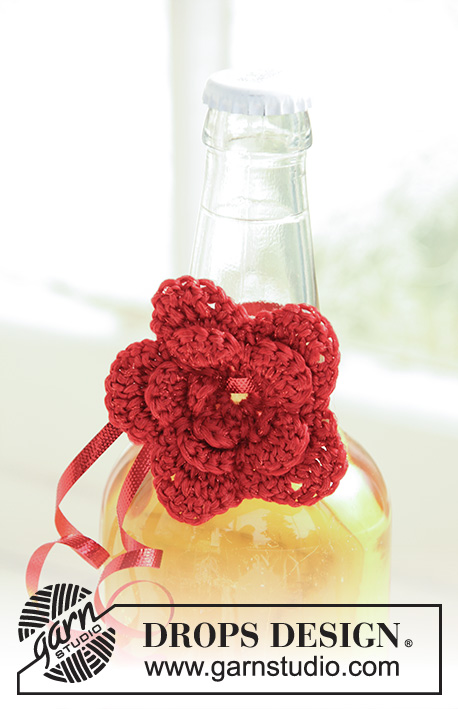 Holiday Sparkle / DROPS Extra 0-742 - Virkat julpynt i form av en blomma i DROPS Cotton Viscose och DROPS Glitter. Tema: Jul.