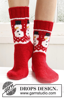 Free patterns - Christmas Socks & Slippers / DROPS Extra 0-786