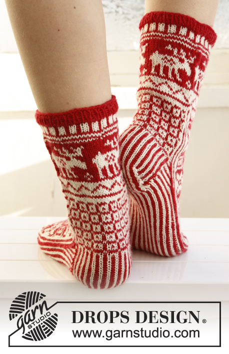 Christmas Fable / DROPS Extra 0-789 - Pletené DROPS vánoční ponožky z  příze „Fabel“. 