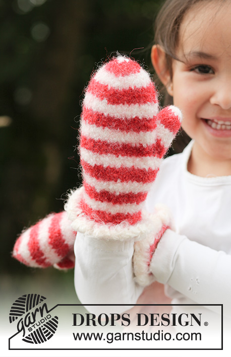 Santa Paws / DROPS Extra 0-796 - Mitenes tricotadas e feltradas às riscas e com orla em croché para criança em DROPS Alaska e DROPS Puddel. Tamanhos 3 - 14 anos. Tema: Natal