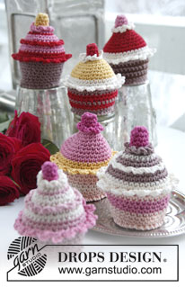 Sweet Sensation / DROPS Extra 0-820 - Muffins / Cupcakes crochetés en DROPS Muskat.