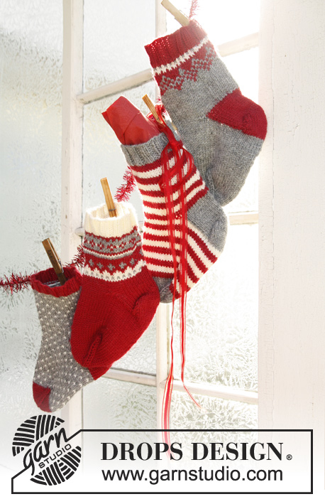 Kringle Toes / DROPS Extra 0-855 - DROPS kalendersokker til dekoration i jul strikket i ”Karisma”