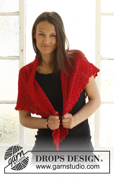 Holly's Holiday / DROPS Extra 0-859 - Crochet DROPS shawl  for Christmas in Cotton Viscose and Glitter 