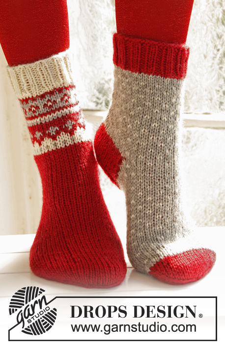 Twinkle Toes / DROPS Extra 0-865 - Strikkede sokker til baby, børn og voksen i DROPS Karisma. Arbejdet strikkes med nordisk mønster. Størrelse 22 - 43. Tema: Jul