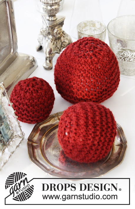 DROPS Extra 0-876 - Knitted Christmas baubles in garter stitch in DROPS Andes. Theme: Christmas