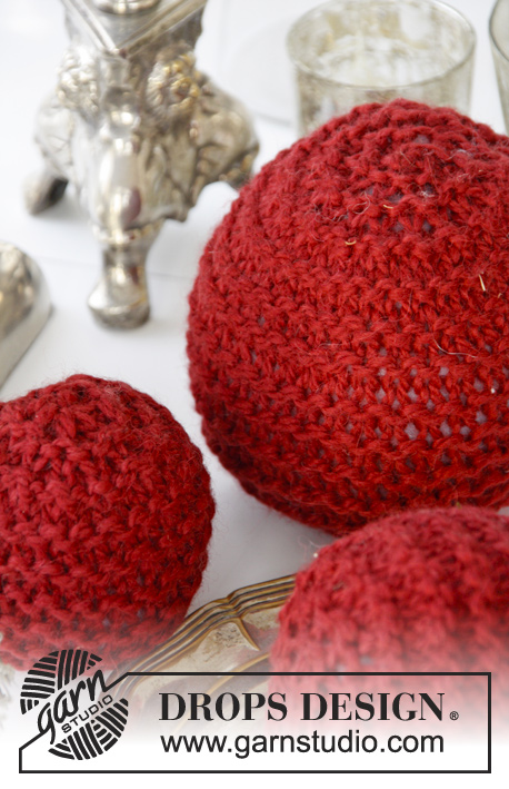 DROPS Extra 0-876 - Knitted Christmas baubles in garter stitch in DROPS Andes. Theme: Christmas
