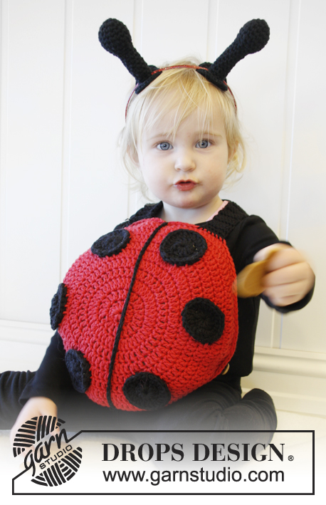 Ladybug in training / DROPS Extra 0-891 - Hæklet mariehøne kostume med seler til børn i DROPS Paris.