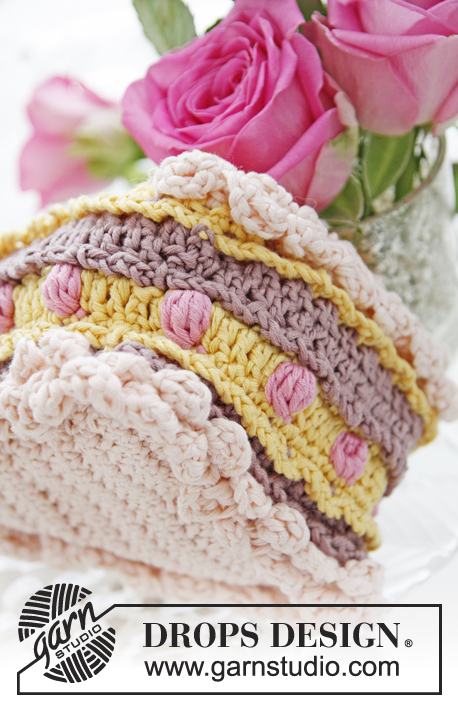 Vanilla drizzle / DROPS Extra 0-895 - DROPS Valentine: Crochet DROPS piece of cake with berries and cream in ”Muskat”.