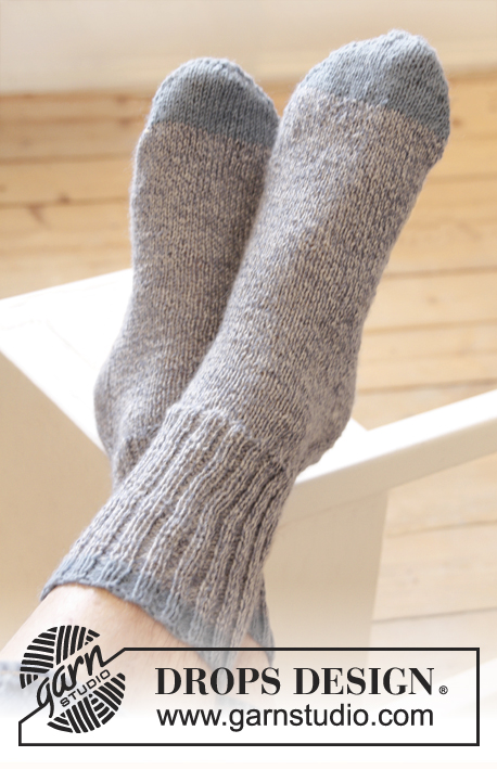 Take A Break / DROPS Extra 0-901 - Knitted DROPS men's socks with rib in Fabel. Size 15/17 - 44/46.