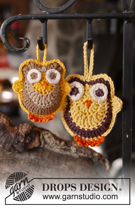 Hedwig / DROPS Extra 0-909 - DROPS Easter: Crochet DROPS owls in ”Safran” and ”Muskat”.
