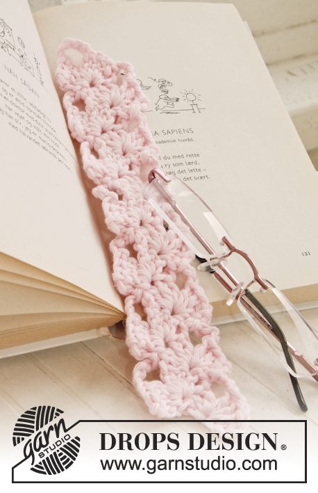 Reading Petals / DROPS Extra 0-936 - Crochet DROPS bookmark in Paris. 