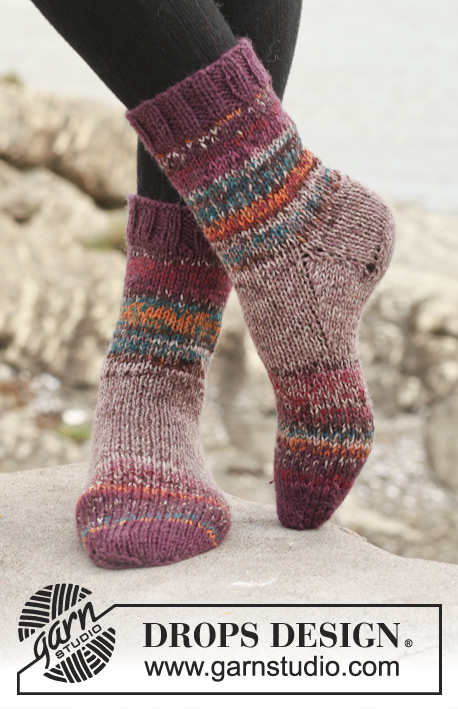 Blueberry Hill / DROPS Extra 0-957 - Knitted DROPS socks in Fabel. 