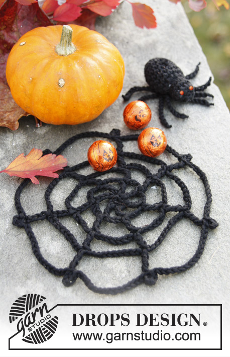 Webster / DROPS Extra 0-968 - DROPS Halloween: Gehäkeltes Spinnennetz mit Spinne aus „Safran“. 