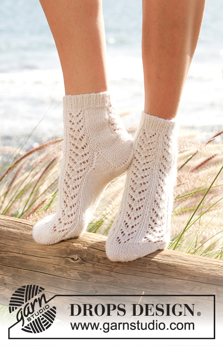 Ingrid's Socks / DROPS 100-18 - DROPS socks with pattern in DROPS “Alpaca”.