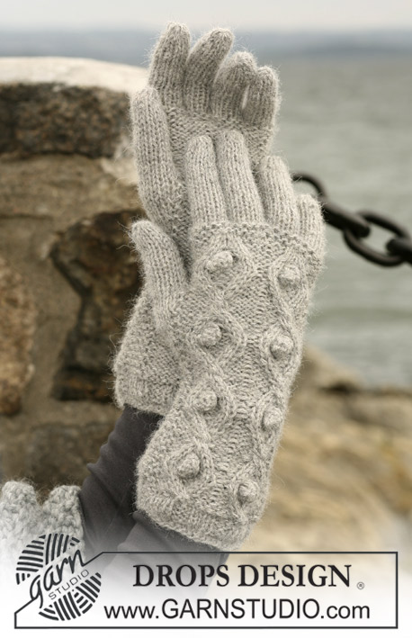 DROPS 102-39 - DROPS gloves in 2 threads of ”Alpaca” with cable and bobble pattern. 