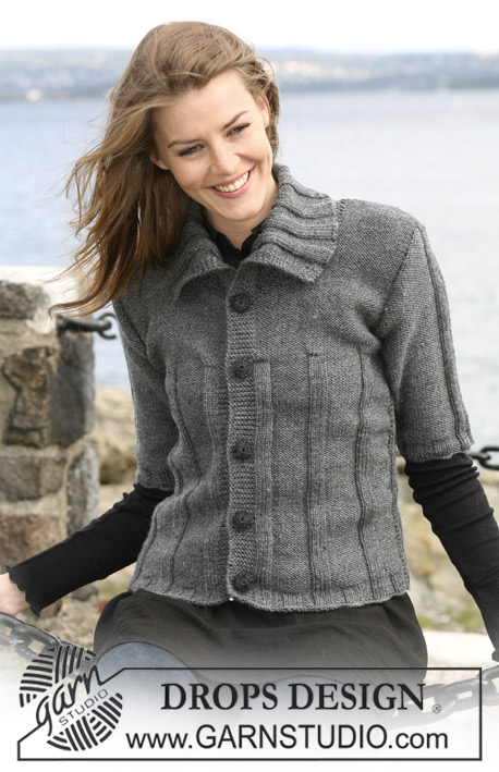 DROPS 103-16 - Sweter rozpinany na drutach, ze ściągaczem, z długim lub krótkim rękawem, z włóczki DROPS Karisma – od S do XXXL