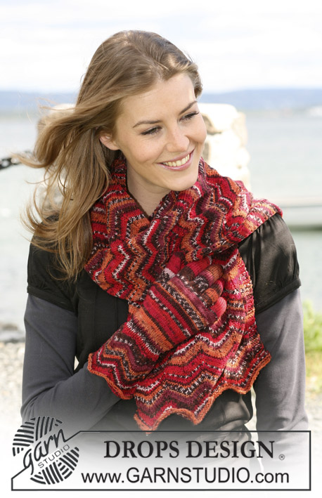 DROPS 103-2 - The set consist of: DROPS scarf and gloves with a zig-zag pattern in ”Fabel”.