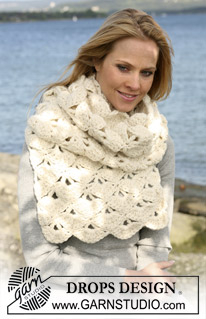 DROPS 104-12 - DROPS crochet scarf in a mussel lace patttern, crochet with ”Snow”