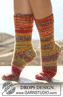 Solstice Celebration / DROPS 106-21 - DROPS socks in stocking st with Rib hem in double thread “Fabel”. 