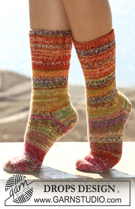 Solstice Celebration / DROPS 106-21 - DROPS socks in stockinette st with Rib hem in double thread “Fabel”. 