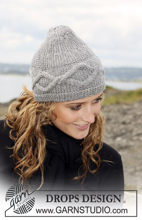 DROPS 108-24 - DROPS hat with cable pattern, knitted from side to side in ”Karisma”. Yarn alternative “Merino”