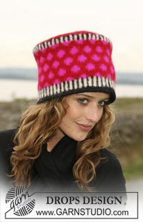 Raspberry Liquorice / DROPS 108-30 - Knitted DROPS hat in pattern in 3 threads ”Alpaca”. 