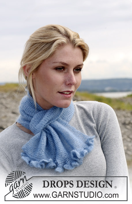 DROPS 108-48 - DROPS small scarf in garter st in ”Kid-Silk” with crochet borders.