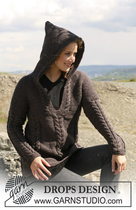 Korrigan / DROPS 109-2 - Sweter na drutach z warkoczami, reglanowymi pokrojami rękawów i kapturem, z włóczki DROPS Alaska. Od S do XXXL.