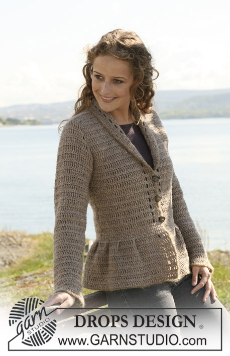 DROPS 109-45 - Crochet DROPS jacket with collar and pleats in ”Silke-Tweed” and ”Alpaca” and crochet border in ”Vivaldi”. Size S - XXXL.