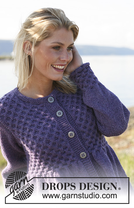 Juni / DROPS 110-22 - Rozpinany sweter na drutach, ze wzorem plaster miodu, przerabiany 2 nitkami włóczki DROPS Alpaca. Od S do XXXL
