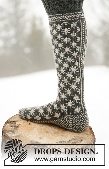 DROPS 110-41 - DROPS ponožky s norským vzorem pletené z příze Karisma. Náhradní příze Merino Extra Fine. Velikost: 38-44.