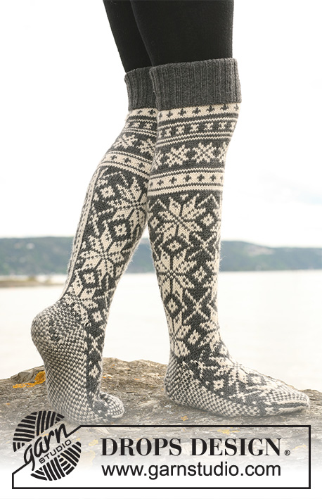 Northern Stars Socks / DROPS 110-42 - DROPS ponožky s hvězdami a norským vzorem pletené z příze Karisma. Náhradní příze Merino Extra Fine. Velikost: 38-44.
