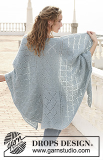 Just Jade / DROPS 111-17 - DROPS shawl in garter st with lace pattern in ”Alpaca” and “Kid-Silk”. 