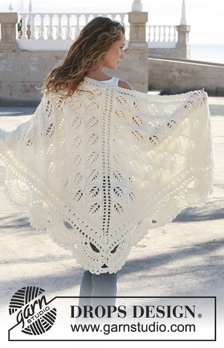 Folie / DROPS 112-2 - Knitted DROPS shawl with lace pattern in ”Snow”.