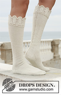 Royal Love / DROPS 112-5 - Long DROPS socks in ”Alpaca” with lace border. 